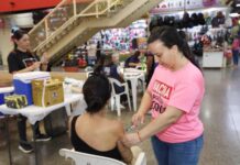 Saúde leva vacinação a locais de grande movimento no DF